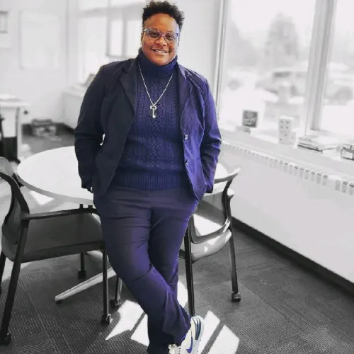 Portrait of Dr. Shalonda Owens